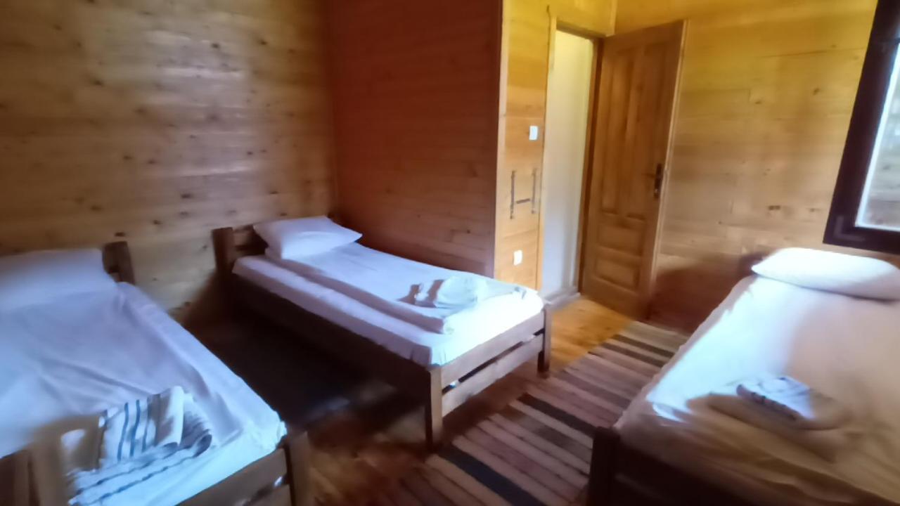 Lolini Bungalovi Нови-Сад Экстерьер фото