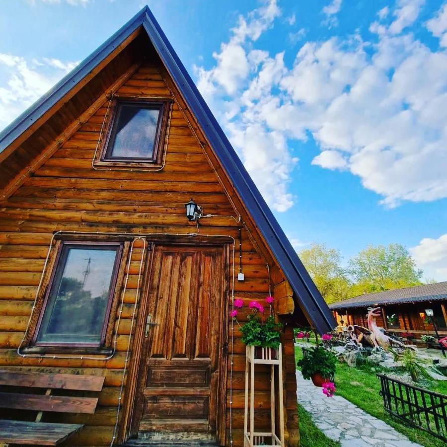 Lolini Bungalovi Нови-Сад Экстерьер фото